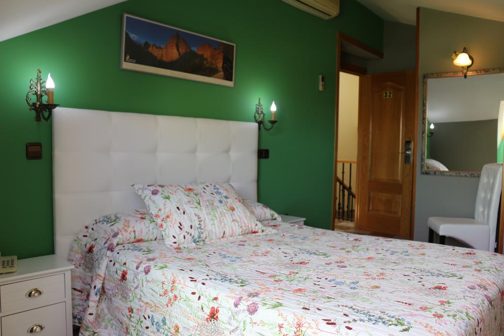 شقوبية Hostal Don Jaime II المظهر الخارجي الصورة