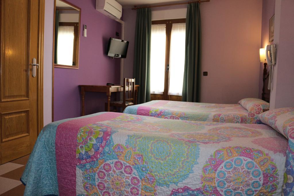 شقوبية Hostal Don Jaime II المظهر الخارجي الصورة