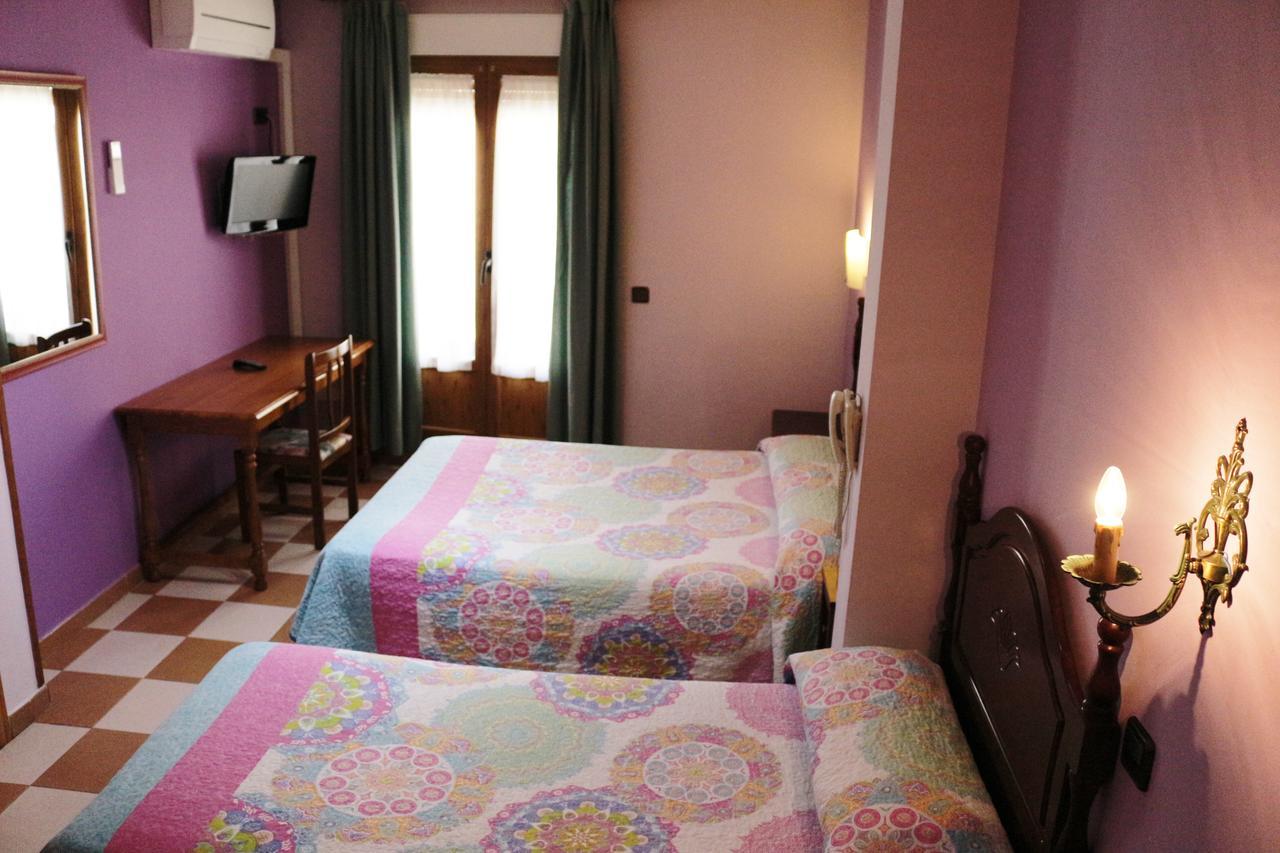 شقوبية Hostal Don Jaime II المظهر الخارجي الصورة
